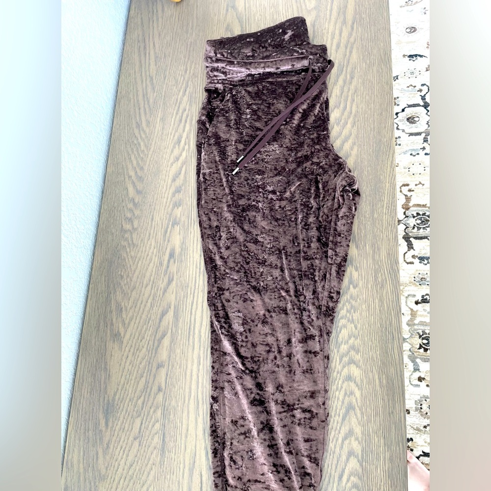 Lululemon velour joggers